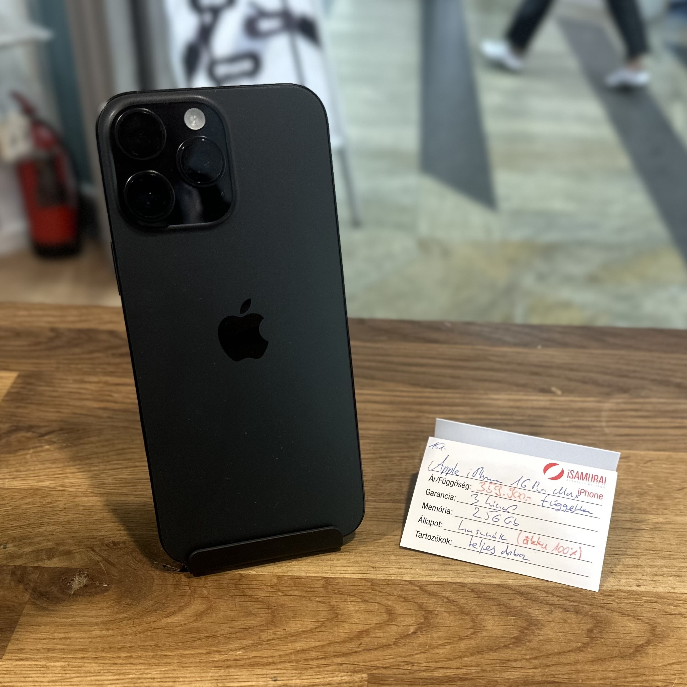 151. Apple iPhone 16 Pro Max - 256 GB - Fekete Titán - Használt