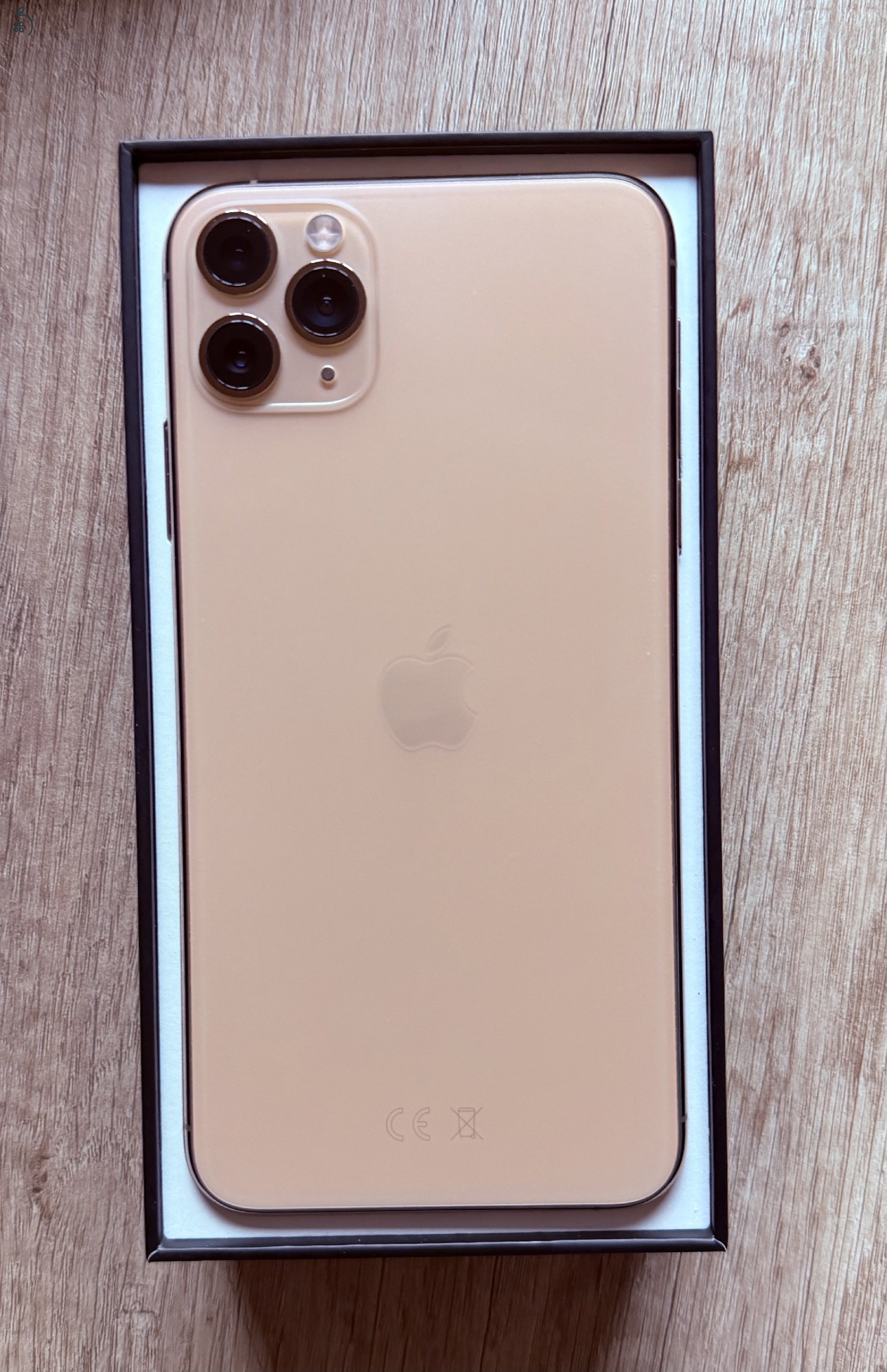 iPhone 11 Pro Max 64 GB (hangszórója halk)