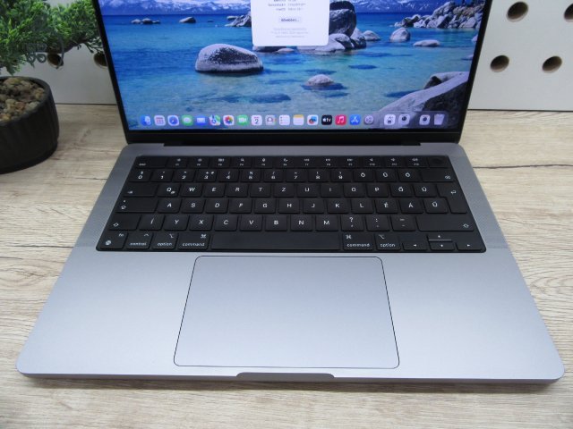 Apple MacBook Pro 14” (2021, M1 Pro) – Liquid Retina XDR + ProMotion 120 Hz, akár 17 óra – 16 GB RAM – 500 GB SSD – Használt, karcmentes – 188 ciklus – 3 hónap garancia