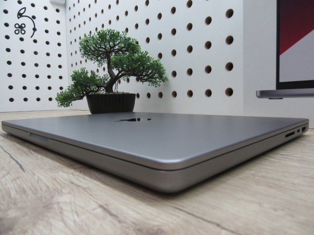 Apple MacBook Pro 14” (2021, M1 Pro) – Liquid Retina XDR + ProMotion 120 Hz, akár 17 óra – 16 GB RAM – 500 GB SSD – Használt, szép állapot – ~85% akku – 3 hónap garancia