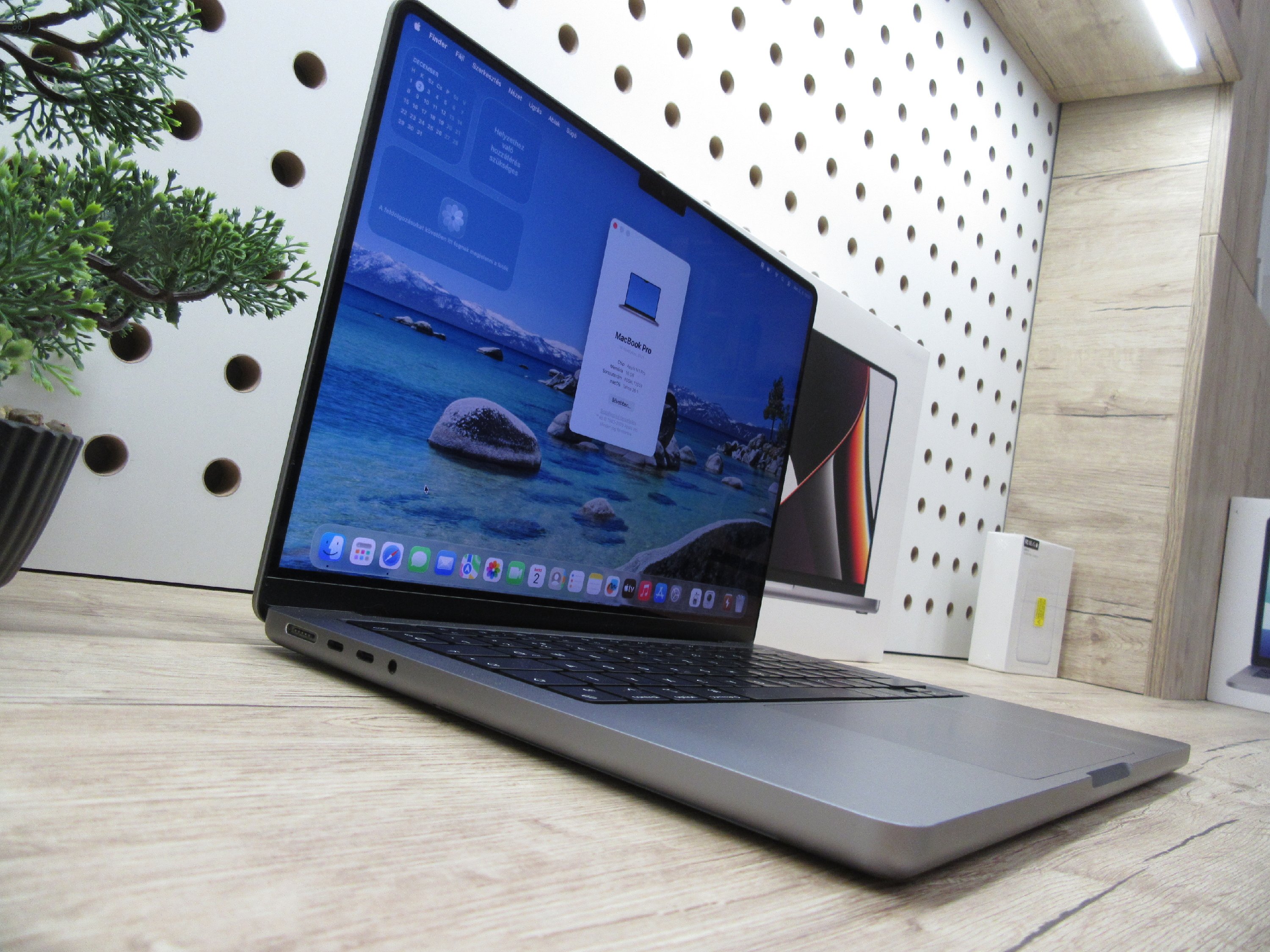 Apple MacBook Pro 14” (2021, M1 Pro) – Liquid Retina XDR + ProMotion 120 Hz, akár 17 óra – 16 GB RAM – 500 GB SSD – Használt, szép állapot – ~85% akku – 3 hónap garancia