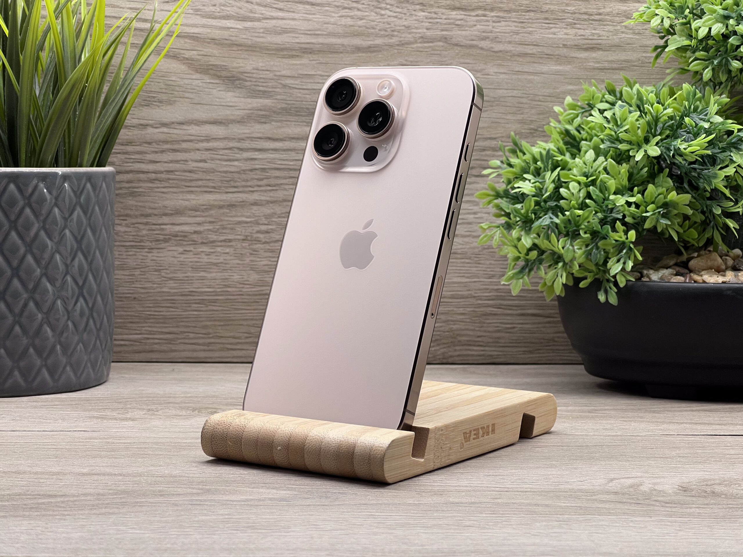 Hibátlan iPhone 16 Pro Desert Titanium 256GB 2 ÉV Garanciával Számlával 91% Akku