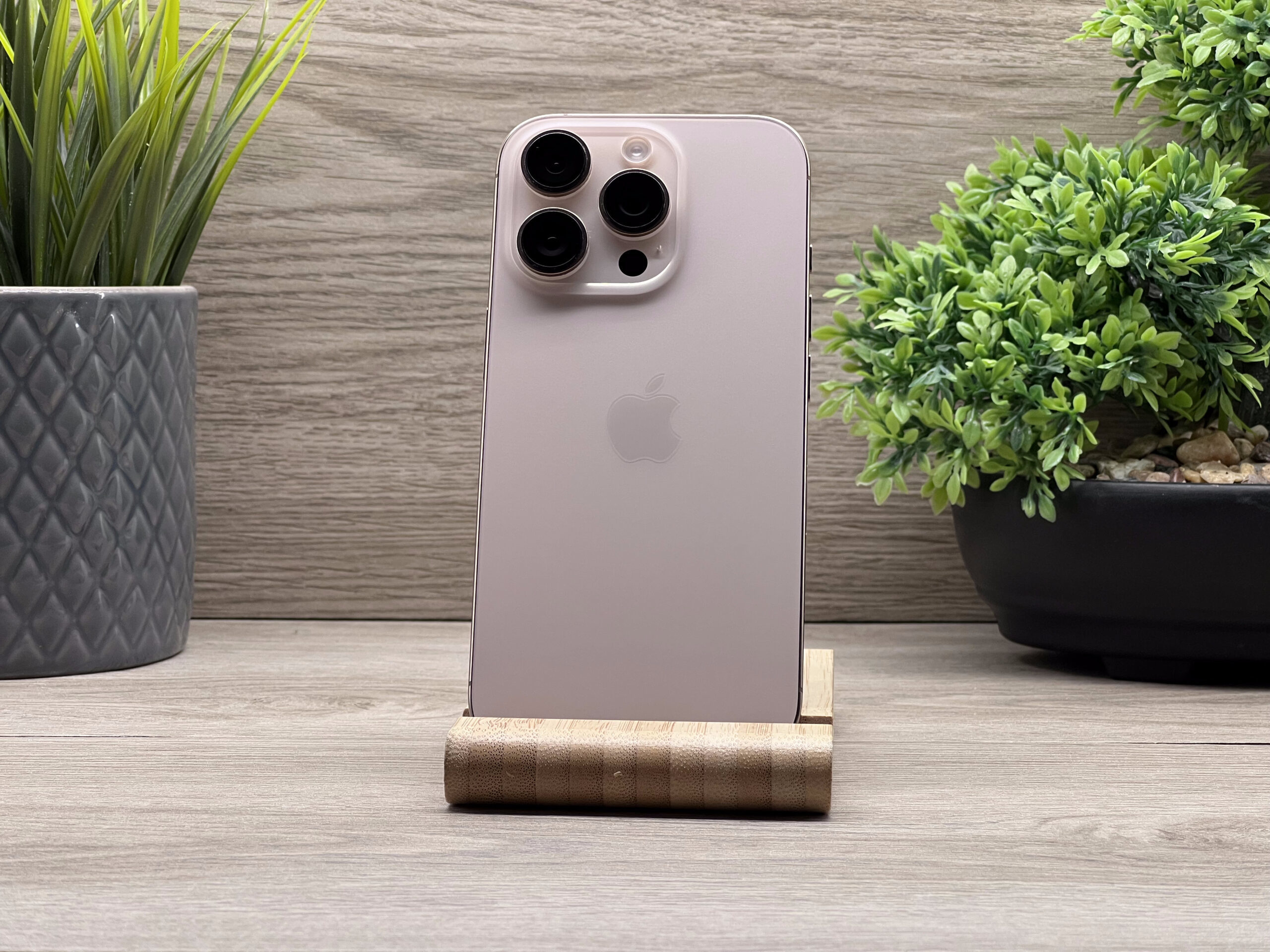 Hibátlan iPhone 16 Pro Desert Titanium 256GB 2 ÉV Garanciával Számlával 91% Akku