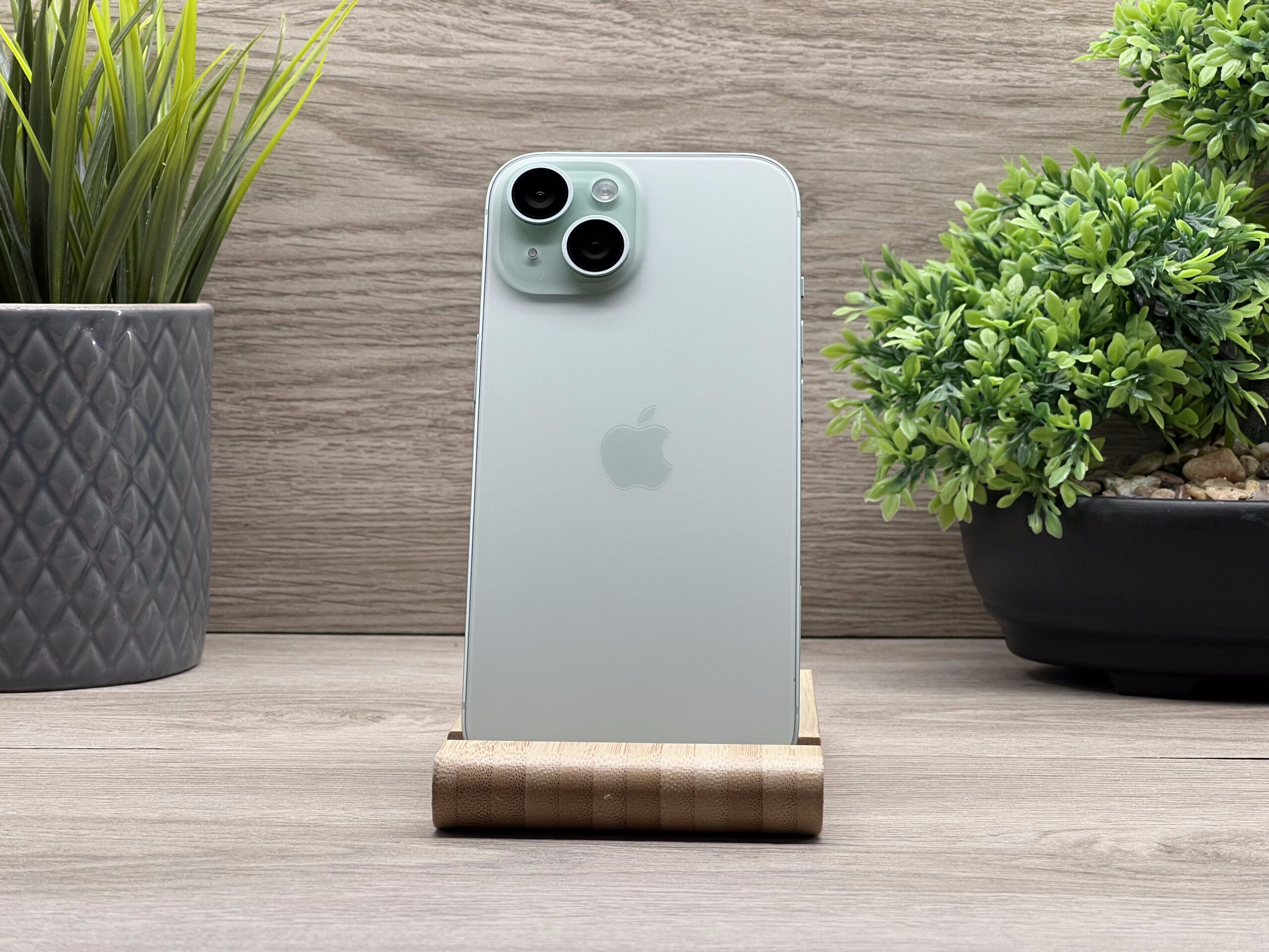 Hibátlan iPhone 15 Green 128GB 2 ÉV Garanciával Számlával 100% Akku