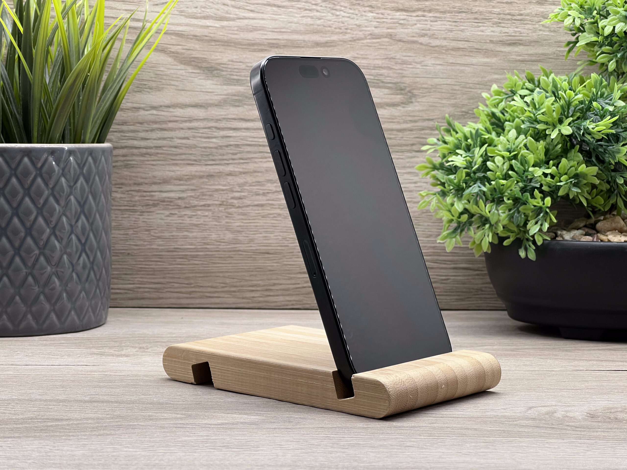 Hibátlan iPhone 16 Pro Black Titanium 128GB 2 ÉV Garanciával Számlával 100% Akku