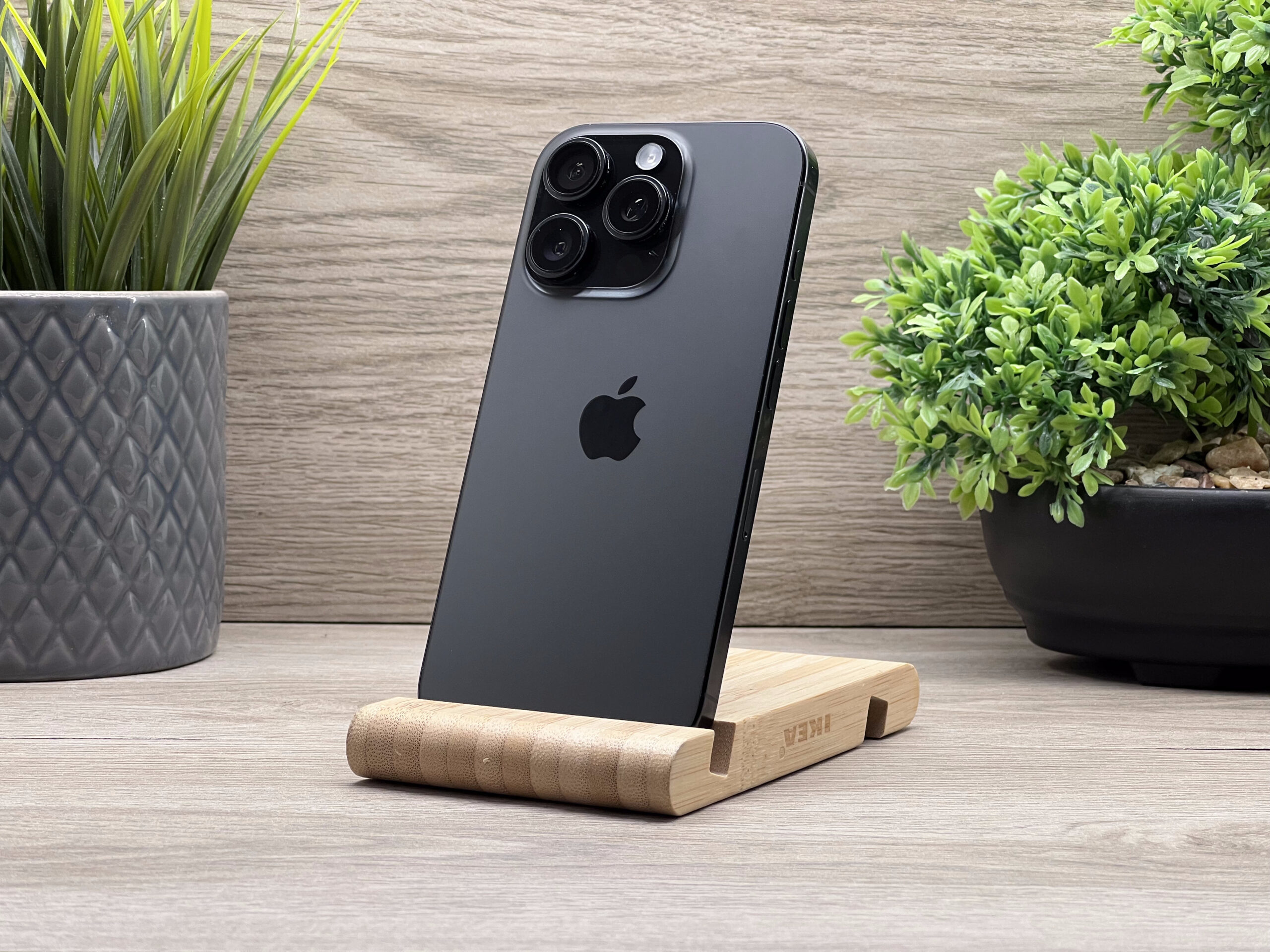 Hibátlan iPhone 16 Pro Black Titanium 128GB 2 ÉV Garanciával Számlával 100% Akku