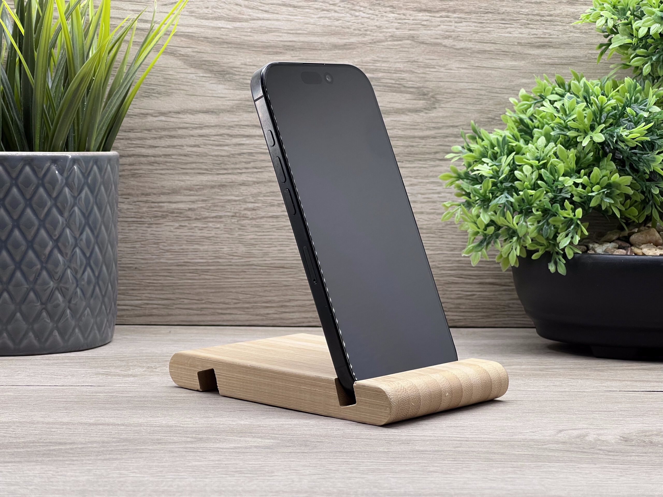 Hibátlan iPhone 16 Pro Black Titanium 128GB 2 ÉV Garanciával Számlával 100% Akku