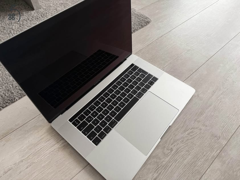 MacBook Pro 15” 256GB