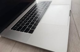 MacBook Pro 15” 256GB