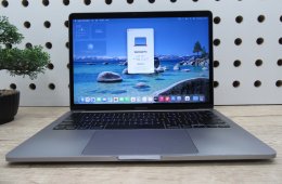 Apple MacBook Pro 13” (2020, M1) – Retina 2560×1600, akár 17 óra – 16 GB RAM – 1 TB SSD – Használt, megkímélt – ~87% akku – 3 hónap garancia