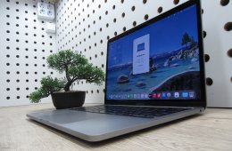 Apple MacBook Pro 13” (2020, M1) – Retina 2560×1600, akár 17 óra – 16 GB RAM – 1 TB SSD – Használt, megkímélt – ~87% akku – 3 hónap garancia