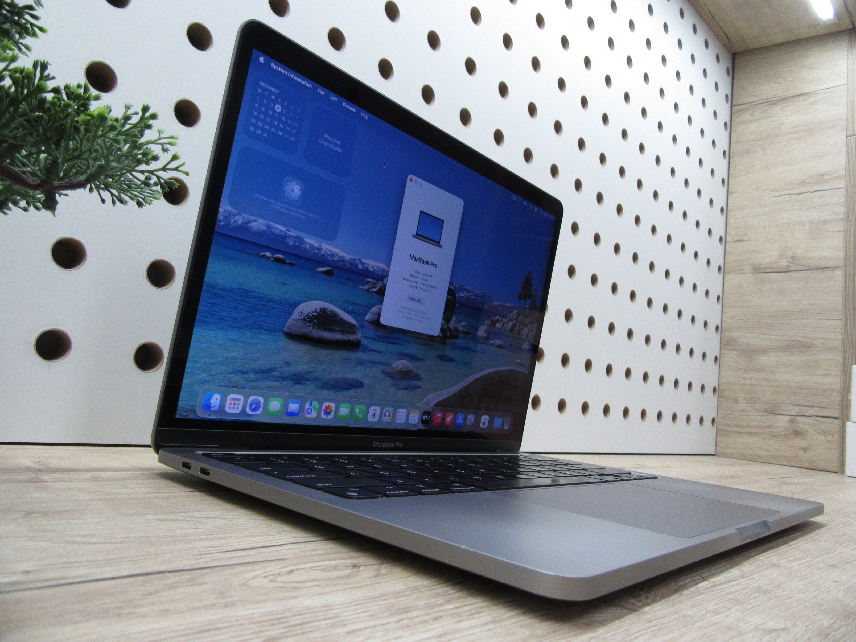 Apple MacBook Pro 13” (2020, M1) – Retina 2560×1600, akár 17 óra – 16 GB RAM – 1 TB SSD – Használt, megkímélt – ~87% akku – 3 hónap garancia