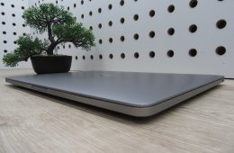 Apple MacBook Pro 13” (2020, M1) – Retina 2560×1600, akár 17 óra – 16 GB RAM – 1 TB SSD – Használt, megkímélt – ~87% akku – 3 hónap garancia