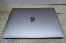 Apple MacBook Pro 13” (2020, M1) – Retina 2560×1600, akár 17 óra – 16 GB RAM – 1 TB SSD – Használt, szép állapot – 312 ciklus / 83% akku – 3 hónap garancia