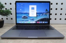 Apple MacBook Pro 13” (2020, M1) – Retina 2560×1600, akár 17 óra – 16 GB RAM – 1 TB SSD – Használt, szép állapot – 312 ciklus / 83% akku – 3 hónap garancia