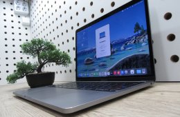 Apple MacBook Pro 13” (2020, M1) – Retina 2560×1600, akár 17 óra – 16 GB RAM – 1 TB SSD – Használt, szép állapot – 312 ciklus / 83% akku – 3 hónap garancia