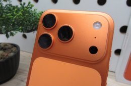 Apple iPhone 17 Pro – Cosmic Orange – ProMotion 120 Hz, titán dizájn, USB-C – 256 GB – Használt, újszerű – 100% akku / 35 ciklus – Apple garancia 2026. 10. 16-ig