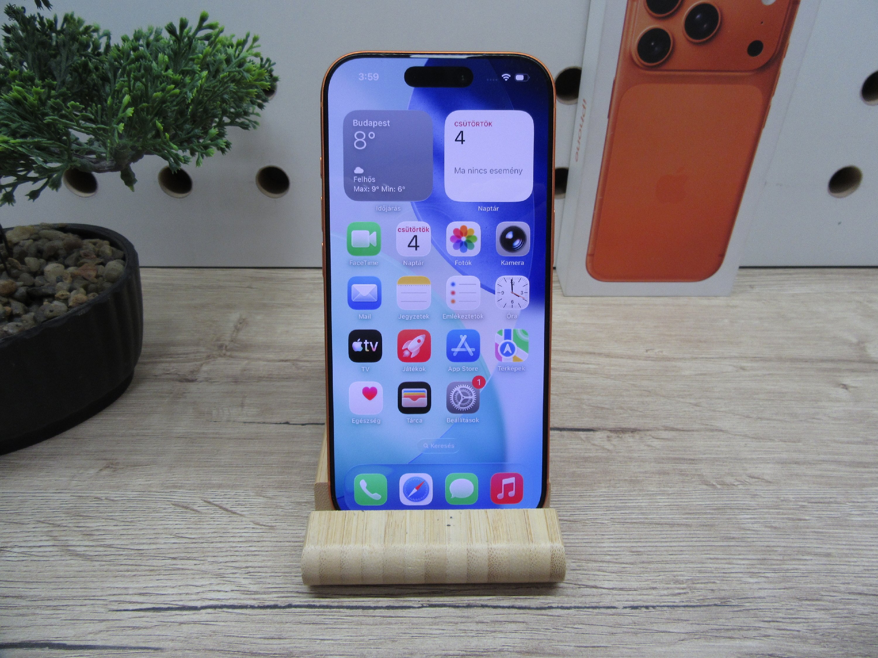 Apple iPhone 17 Pro – Cosmic Orange – ProMotion 120 Hz, titán dizájn, USB-C – 256 GB – Használt, újszerű – 100% akku / 35 ciklus – Apple garancia 2026. 10. 16-ig