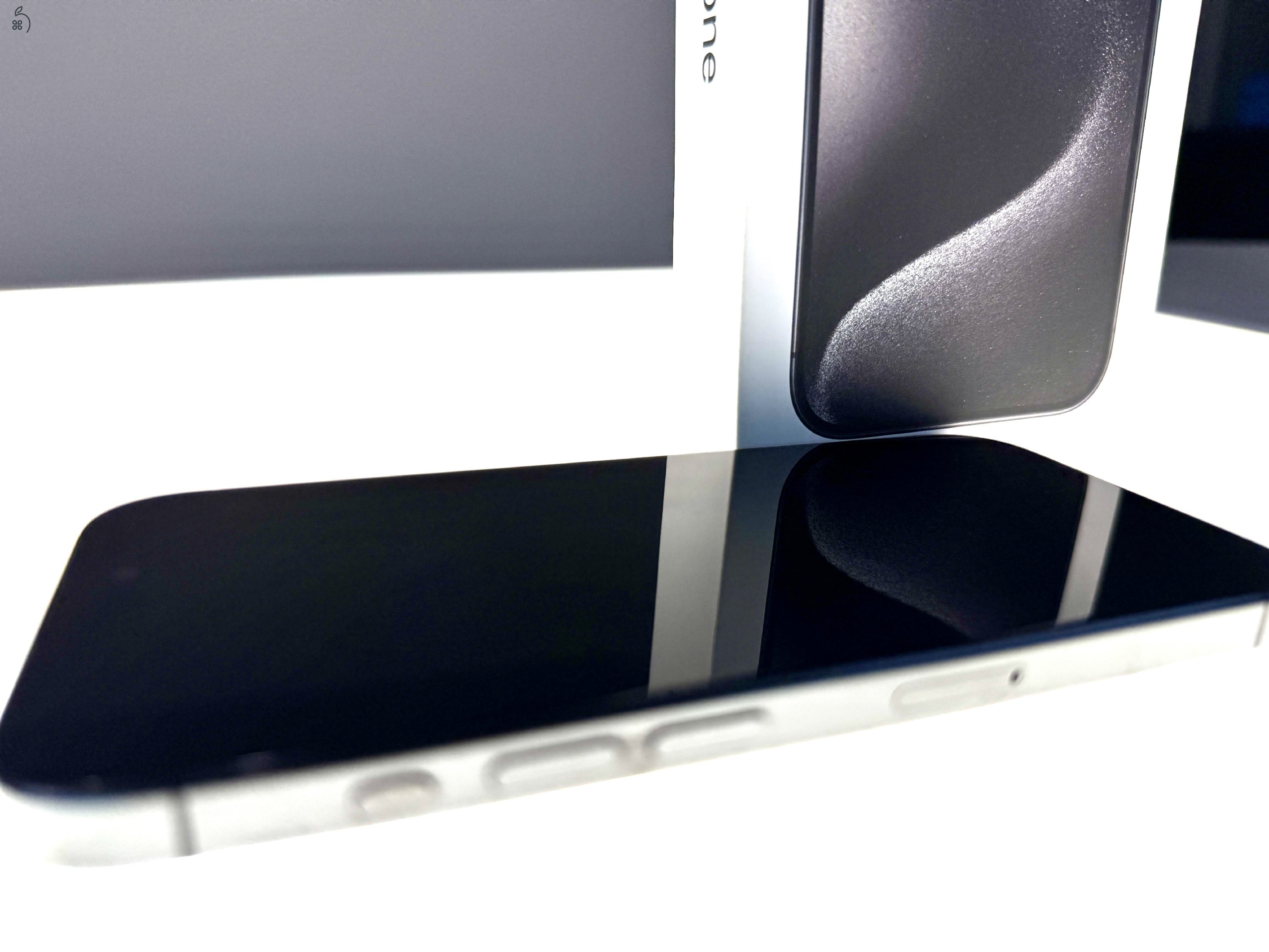 iPhone 15 Pro 256 GB (SpaceGrey) makulátlan állapotban, eredeti dobozában, tartozékokkal + AJÁNDÉK Magsafe tok