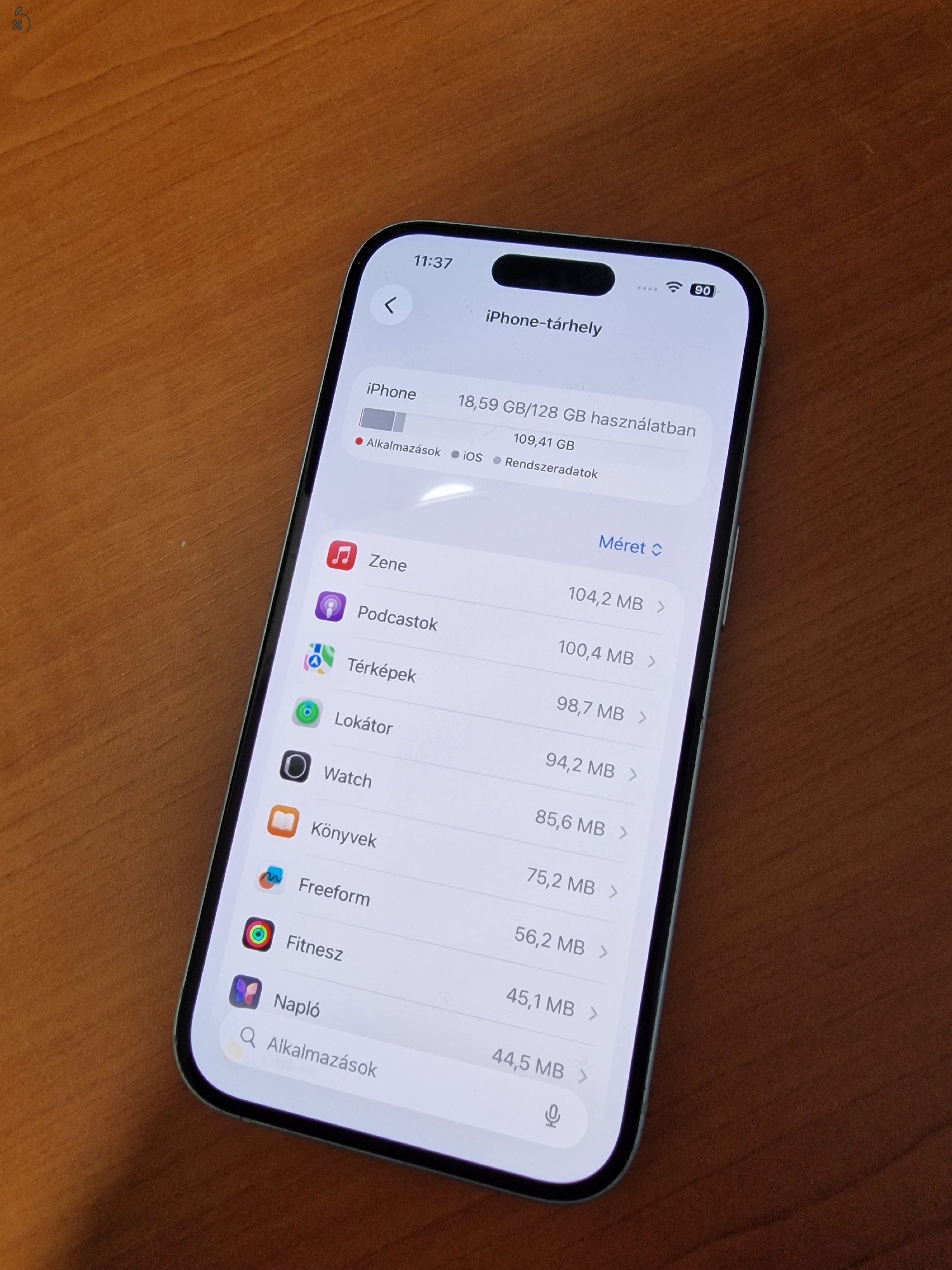 iPhone 15 128GB 85%akku (One-os függő)