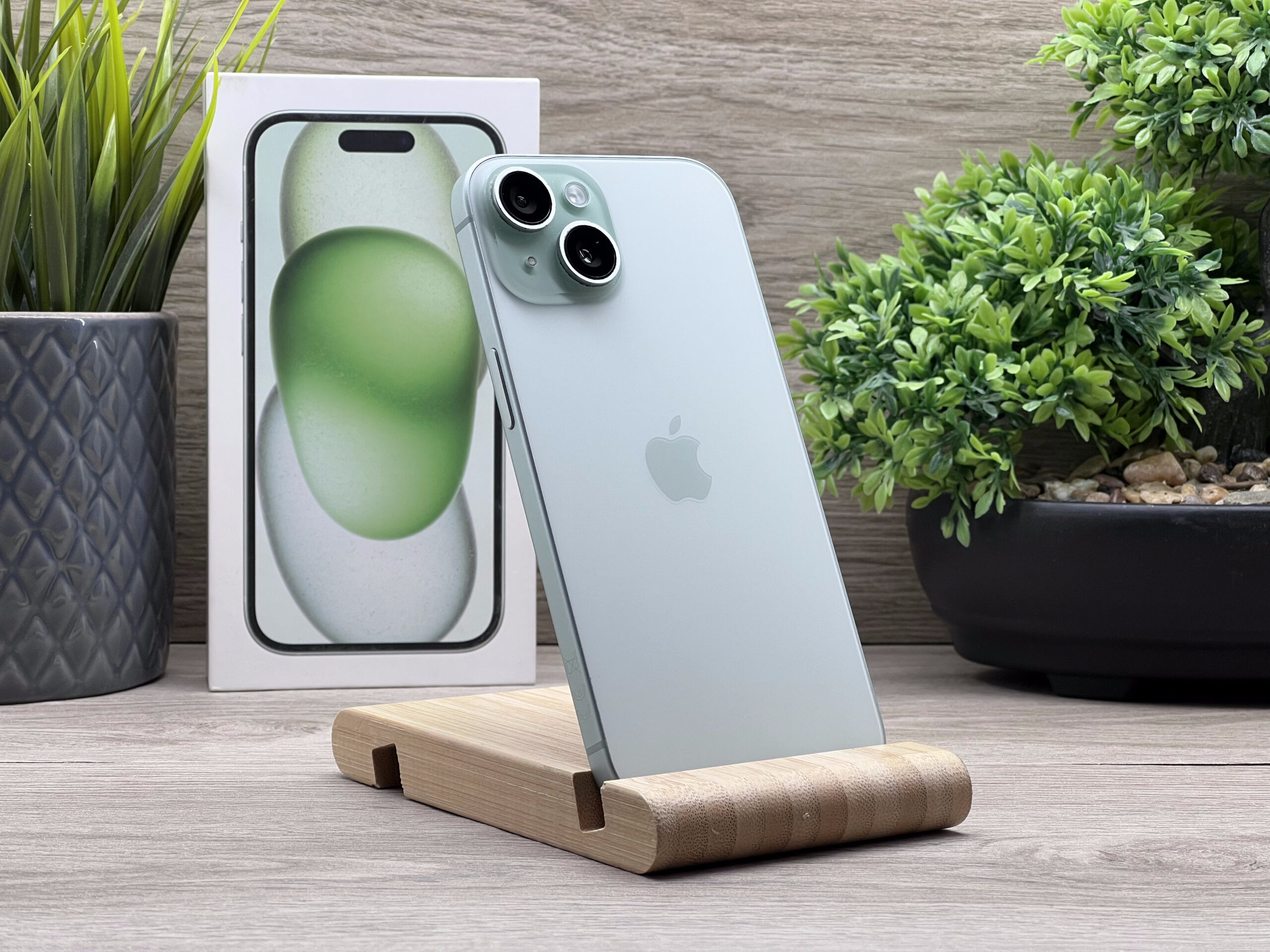 Hibátlan iPhone 15 Green 256GB 2 ÉV Garanciával Számlával 100% Akku