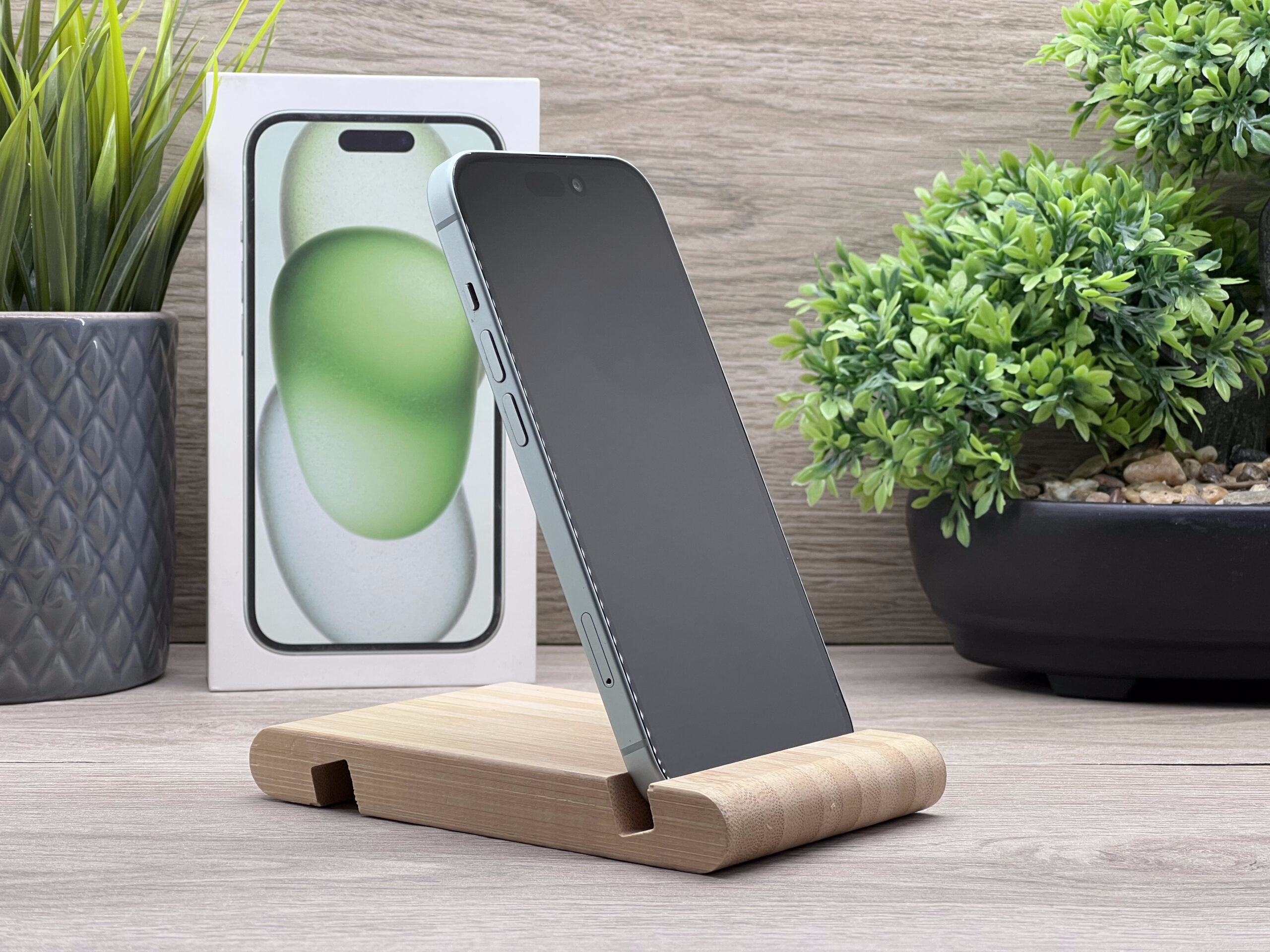 Hibátlan iPhone 15 Green 256GB 2 ÉV Garanciával Számlával 100% Akku