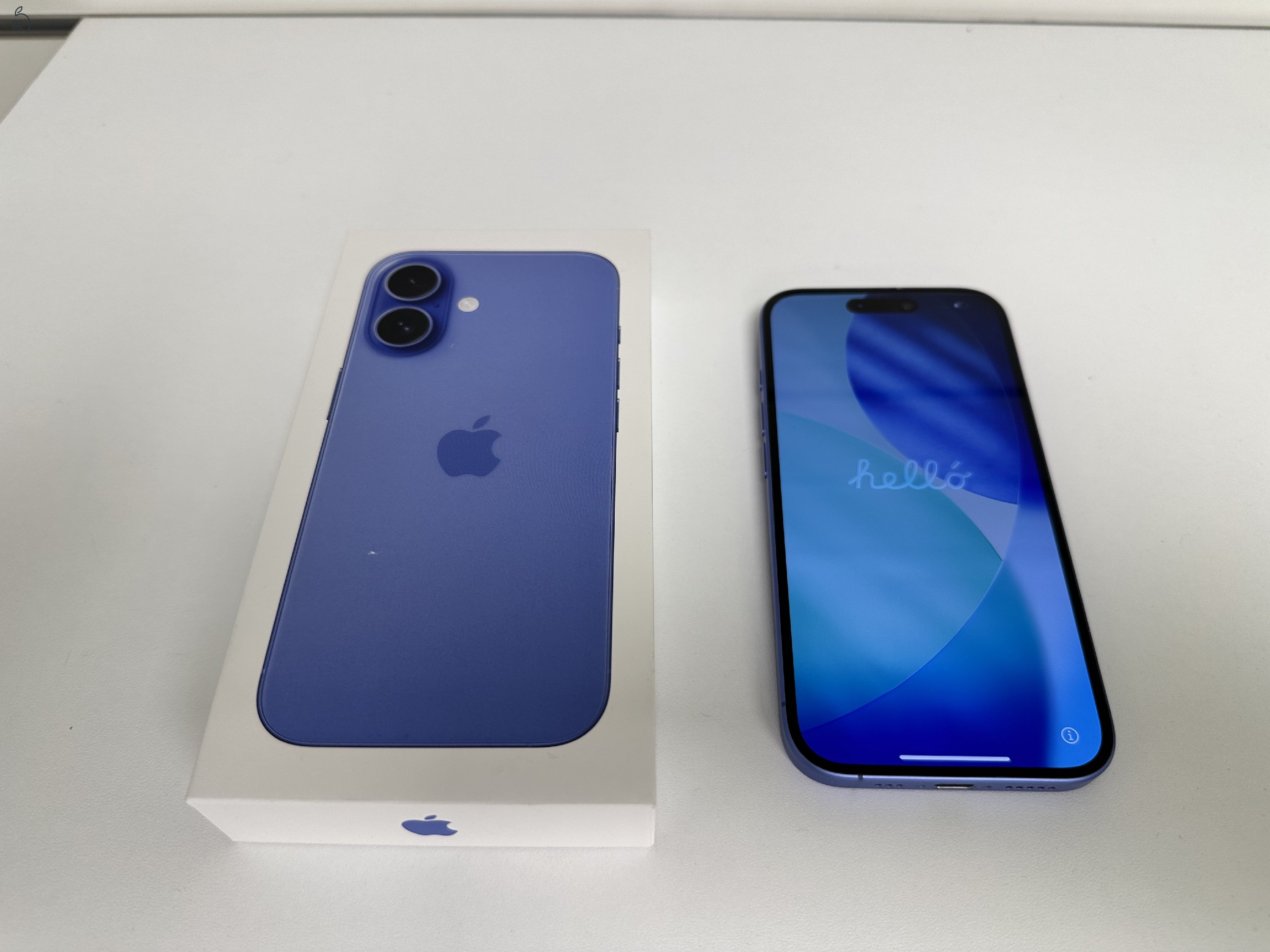 Üzletből,  Apple garanciával, iPhone 16 128GB ultramarin  új állapotban, 95%os akku dobozában.