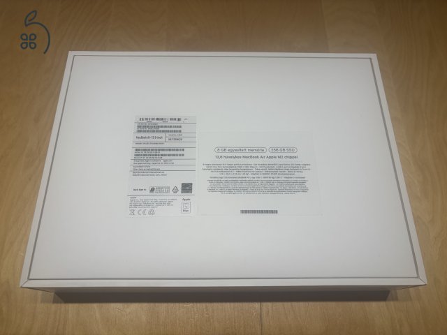 MacBook Air M2 / 8GB / 256GB SSD / Magyar / Astro szürke