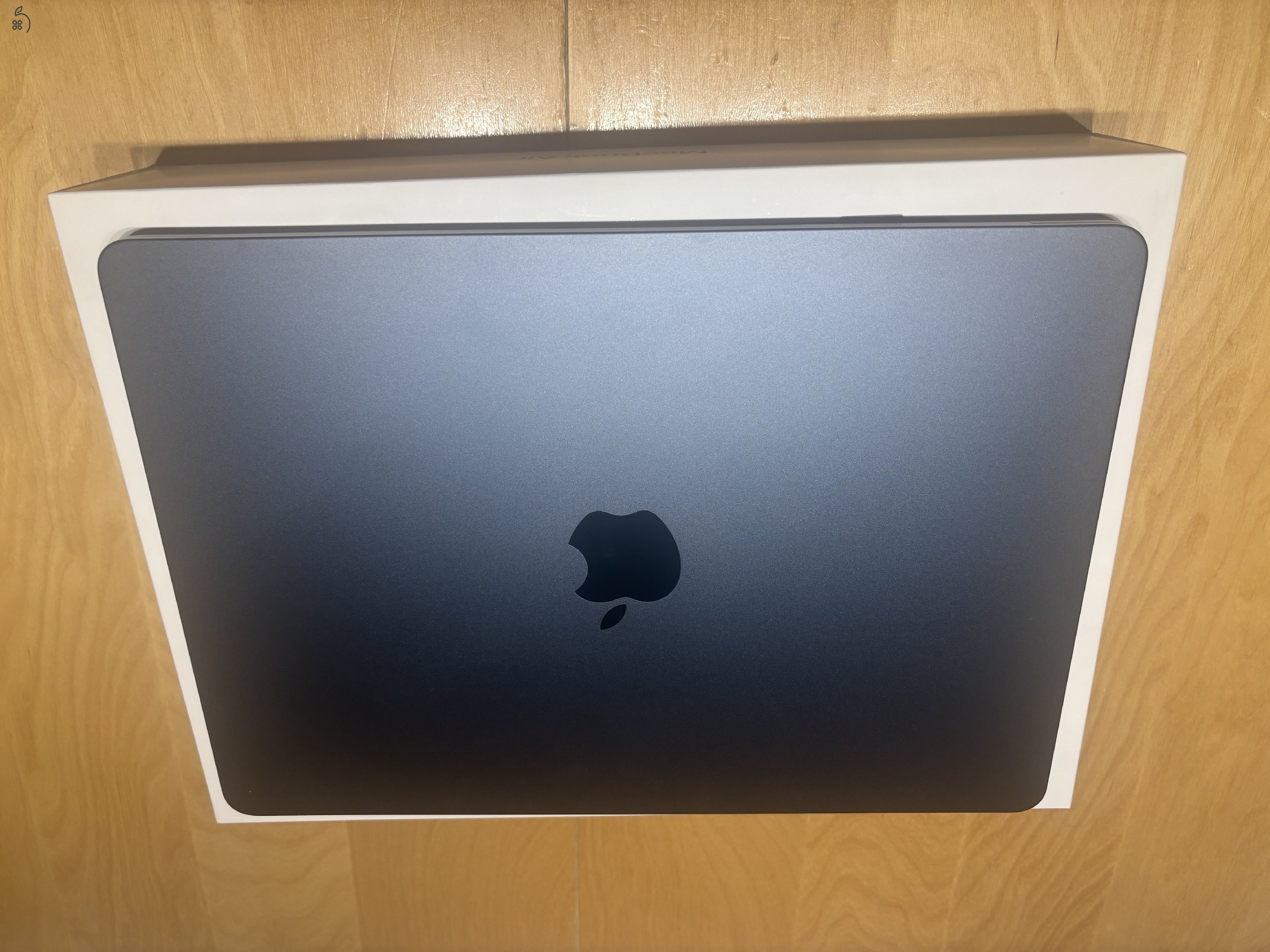 MacBook Air M2 / 8GB / 256GB SSD / Magyar / Astro szürke