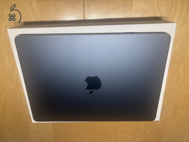 MacBook Air M2 / 8GB / 256GB SSD / Magyar / Astro szürke