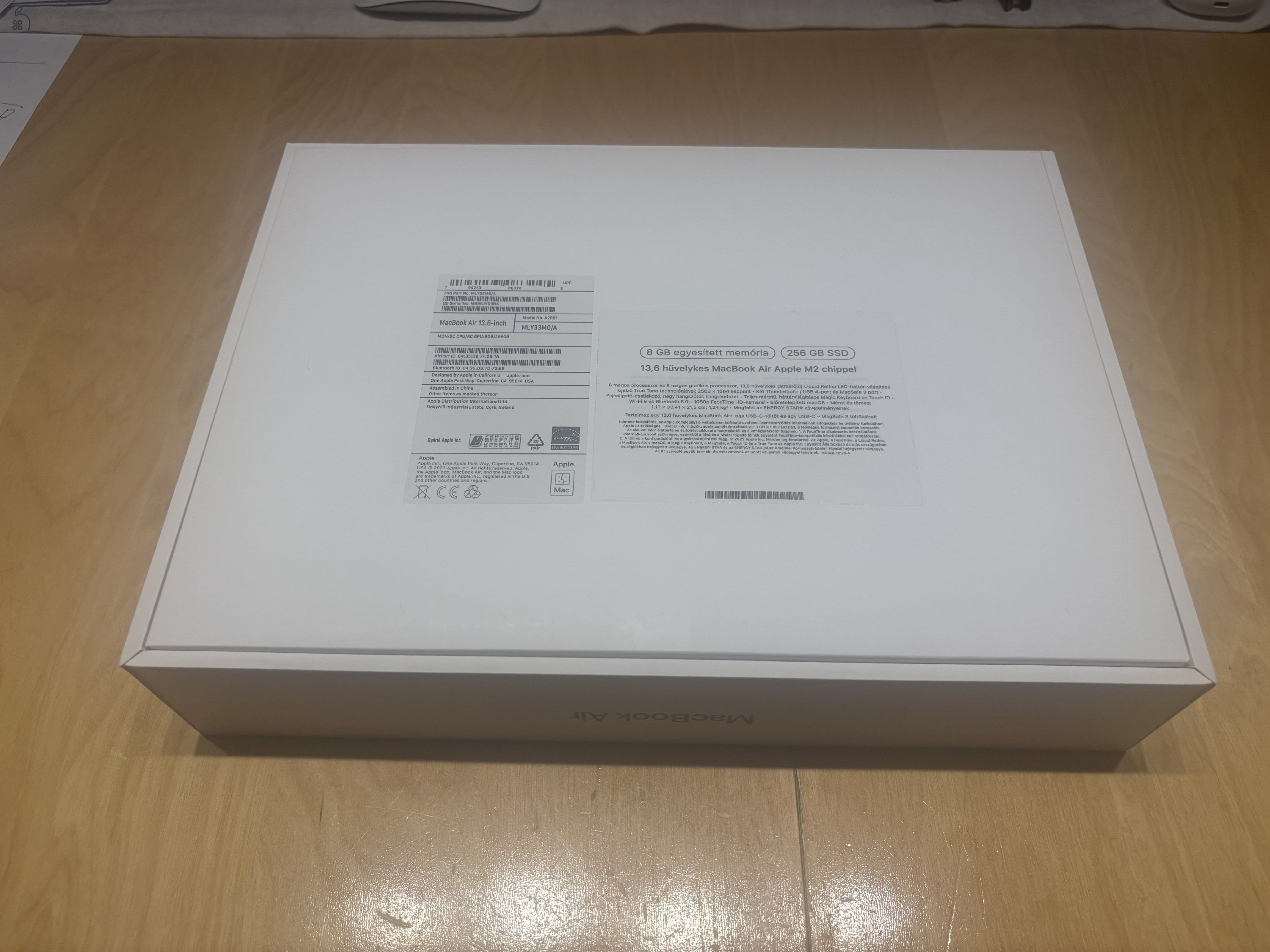 MacBook Air M2 / 8GB / 256GB SSD / Magyar / Astro szürke