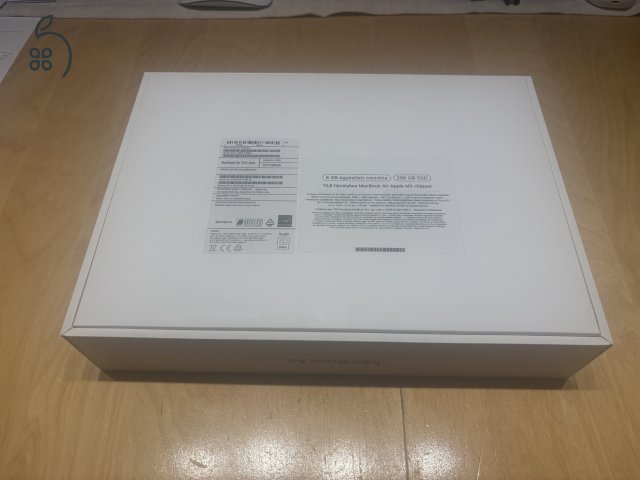 MacBook Air M2 / 8GB / 256GB SSD / Magyar / Astro szürke
