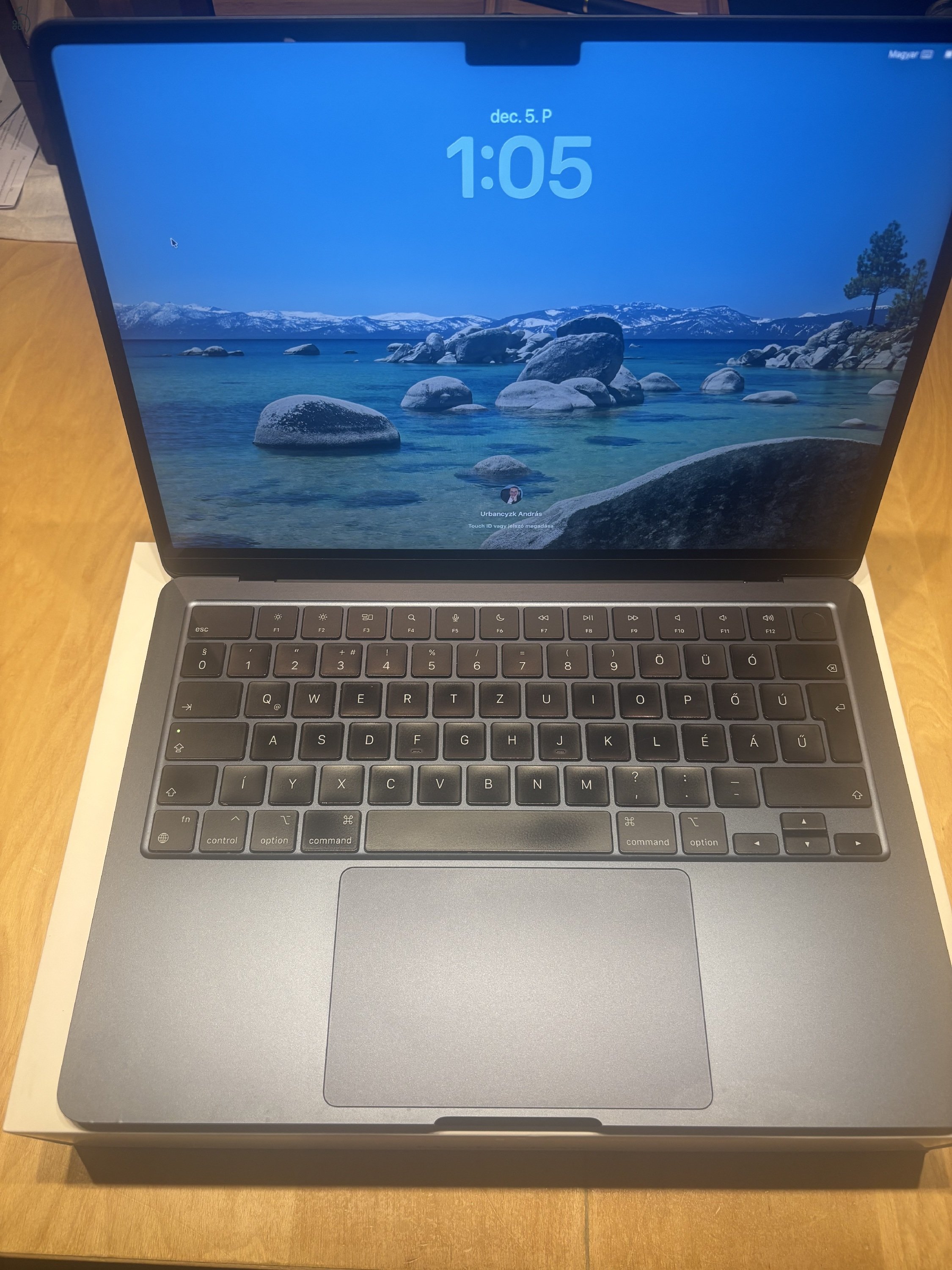 MacBook Air M2 / 8GB / 256GB SSD / Magyar / Astro szürke