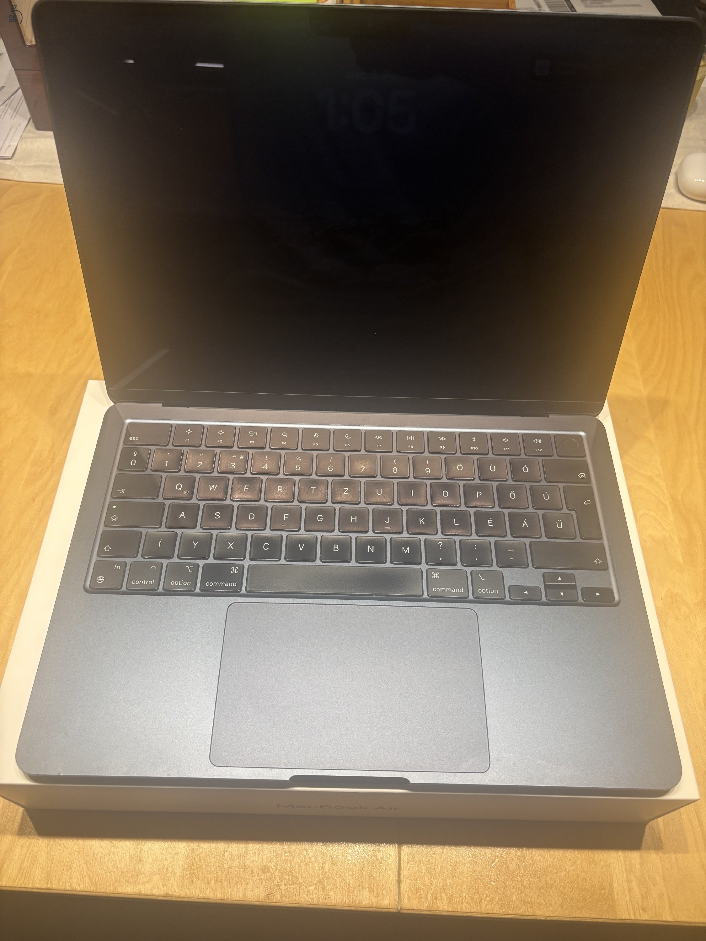 MacBook Air M2 / 8GB / 256GB SSD / Magyar / Astro szürke