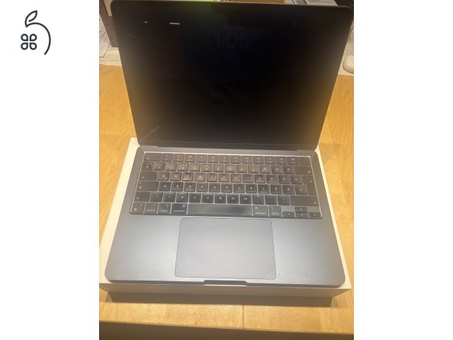 MacBook Air M2 / 8GB / 256GB SSD / Magyar / Astro szürke