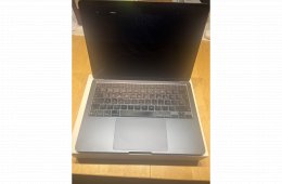 MacBook Air M2 / 8GB / 256GB SSD / Magyar / Astro szürke