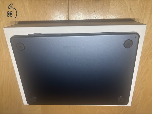 MacBook Air M2 / 8GB / 256GB SSD / Magyar / Astro szürke