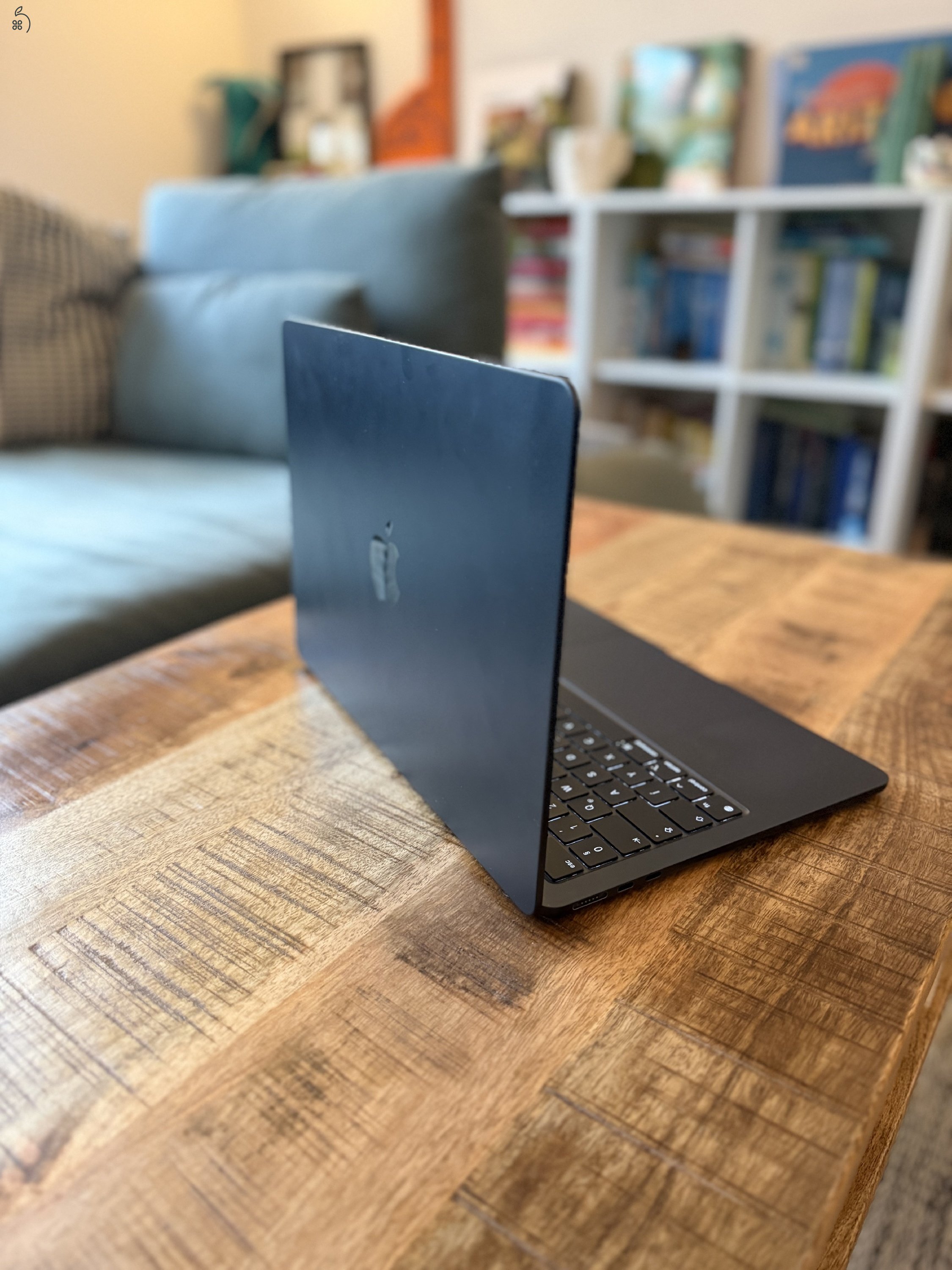  Apple MacBook Air M3 (2024) / 256GB SSD / midnight éjfekete / magyar – 133 megtekintés 