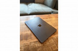  Apple MacBook Air M3 (2024) / 256GB SSD / midnight éjfekete / magyar – 133 megtekintés 
