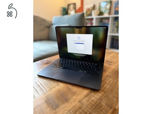  Apple MacBook Air M3 (2024) / 256GB SSD / midnight éjfekete / magyar – 133 megtekintés 