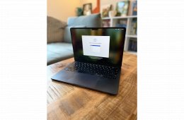  Apple MacBook Air M3 (2024) / 256GB SSD / midnight éjfekete / magyar – 133 megtekintés 