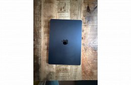  Apple MacBook Air M3 (2024) / 256GB SSD / midnight éjfekete / magyar – 133 megtekintés 