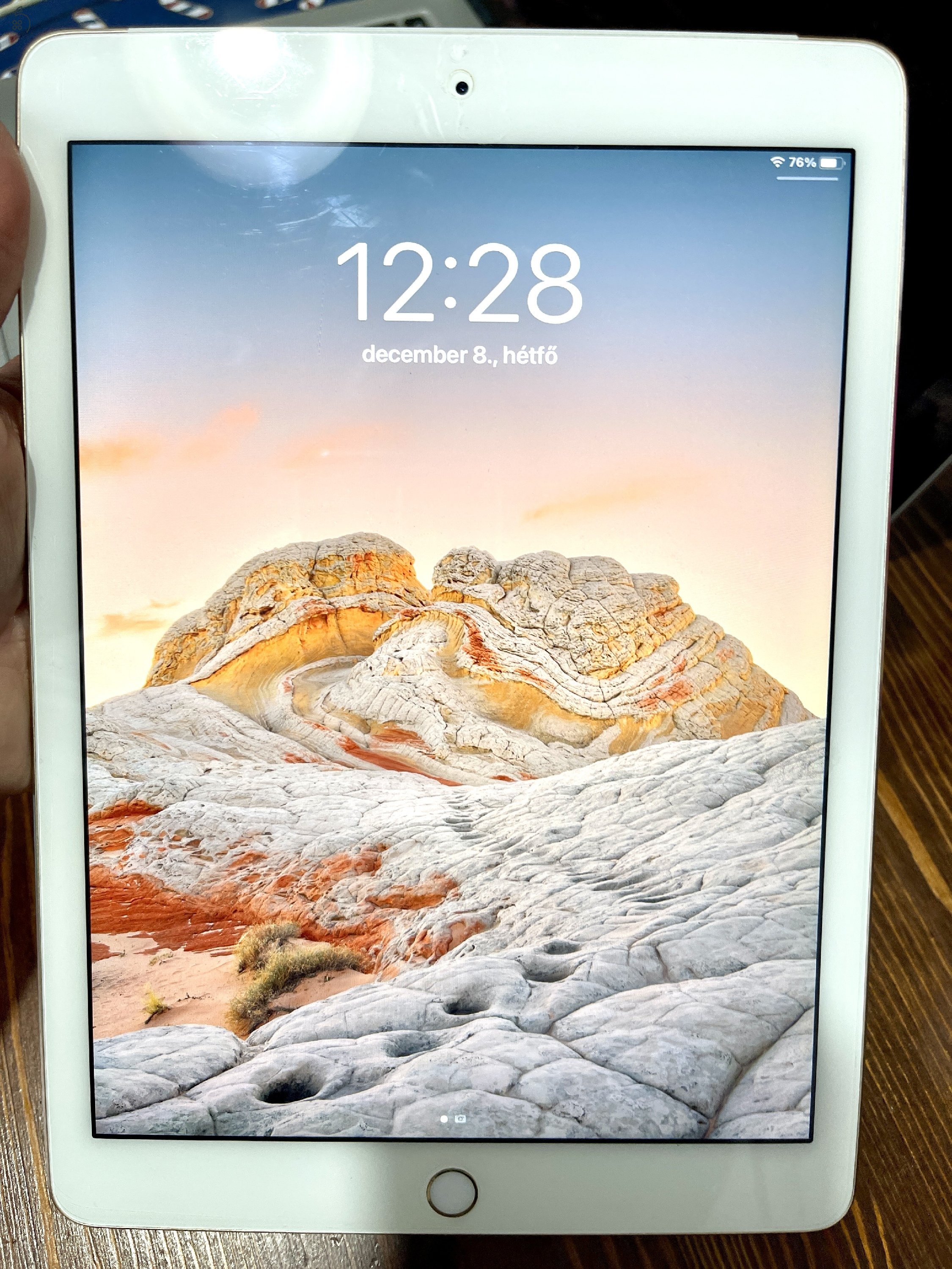 iPad Air 2 Gold 64 GB Wi-Fi + SIM kártyás készülék eladó