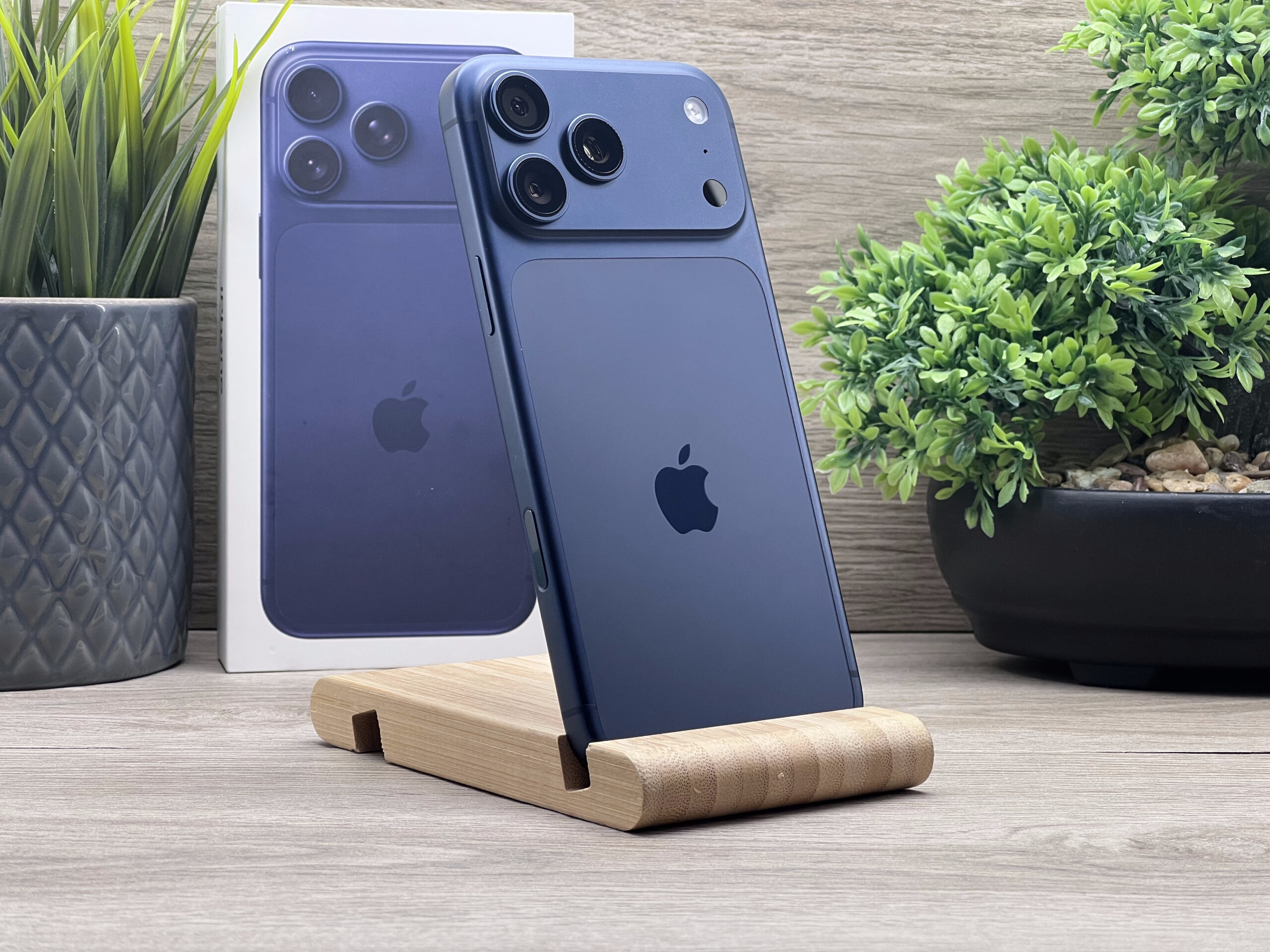 Hibátlan iPhone 17 Pro Max Deep Blue 512GB Dupla E-Sim 2 ÉV Garanciával Számlával 100% Akku (1.Ciklus)