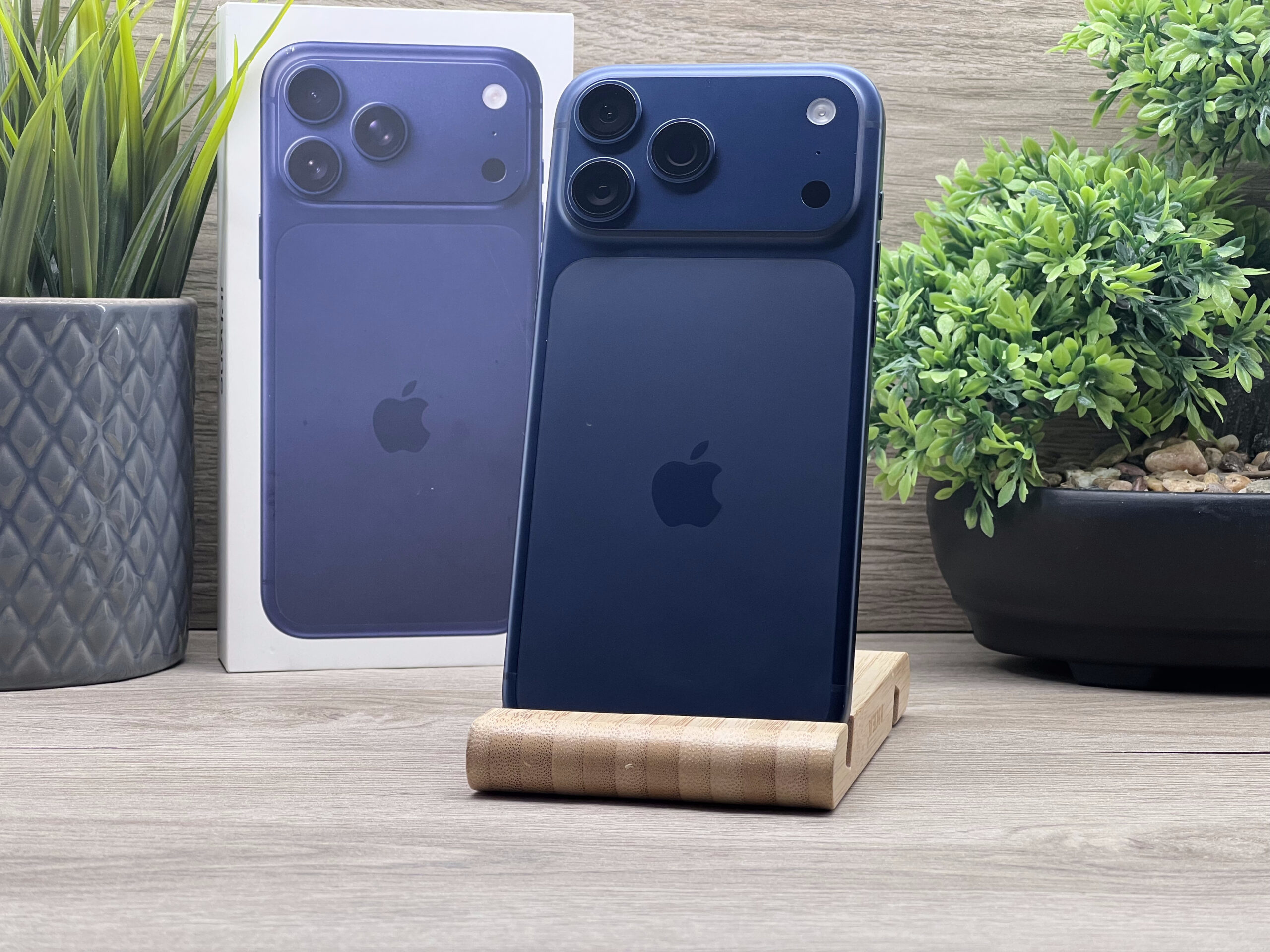 Hibátlan iPhone 17 Pro Max Deep Blue 512GB Dupla E-Sim 2 ÉV Garanciával Számlával 100% Akku (1.Ciklus)