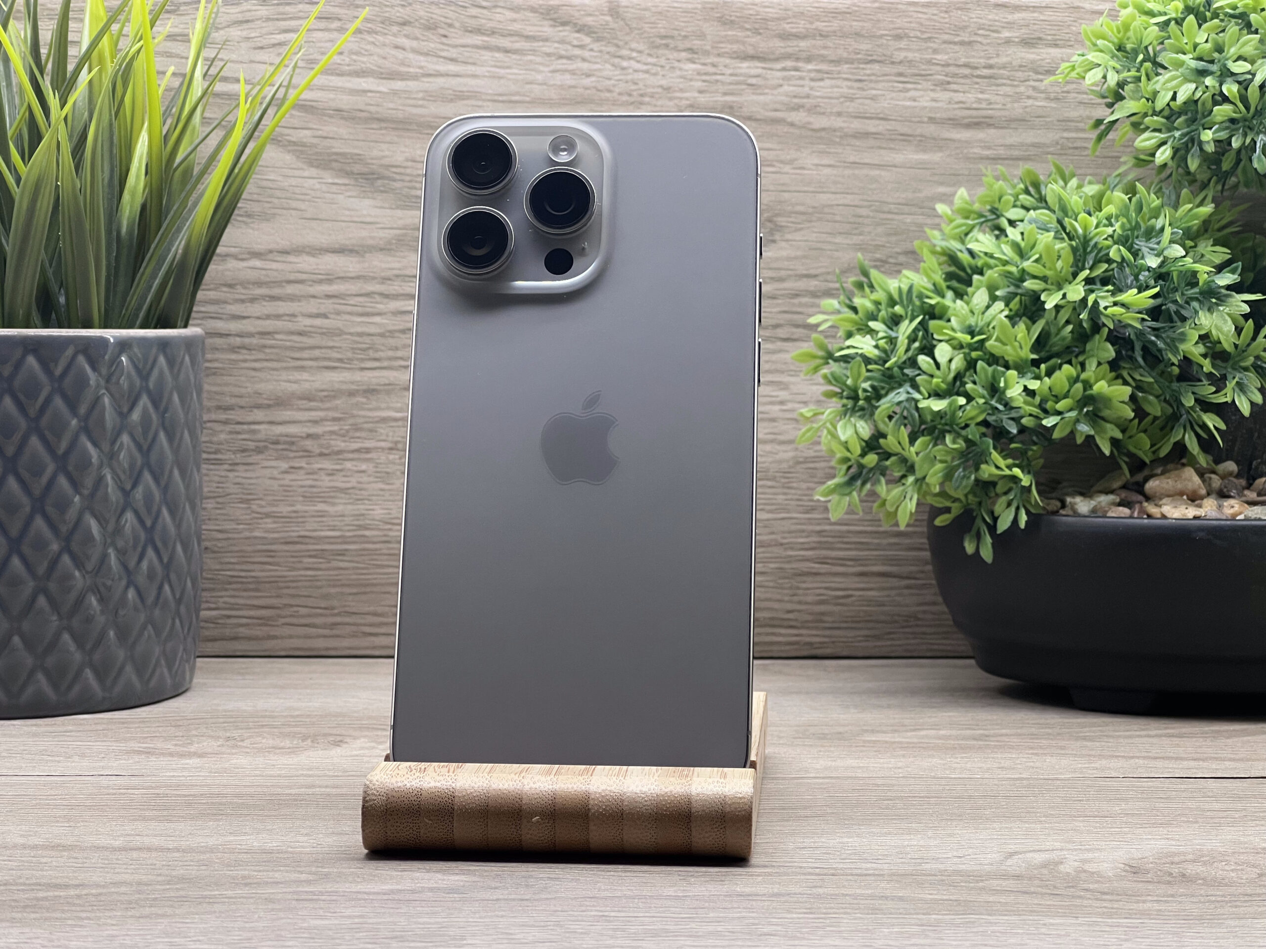 Hibátlan iPhone 15 Pro Max Natural Titanium 256GB 2 ÉV Garanciával Számlával 91% Akku