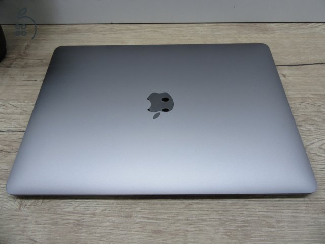 Apple MacBook Air 13” (2020, M1) – Retina, halk erő, akár 15 óra – 16 GB RAM – 256 GB SSD – Használt, szép állapot – 249 ciklus / 86% akku – 3 hónap garancia