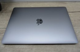 Apple MacBook Air 13” (2020, M1) – Retina, halk erő, akár 15 óra – 16 GB RAM – 256 GB SSD – Használt, szép állapot – 249 ciklus / 86% akku – 3 hónap garancia