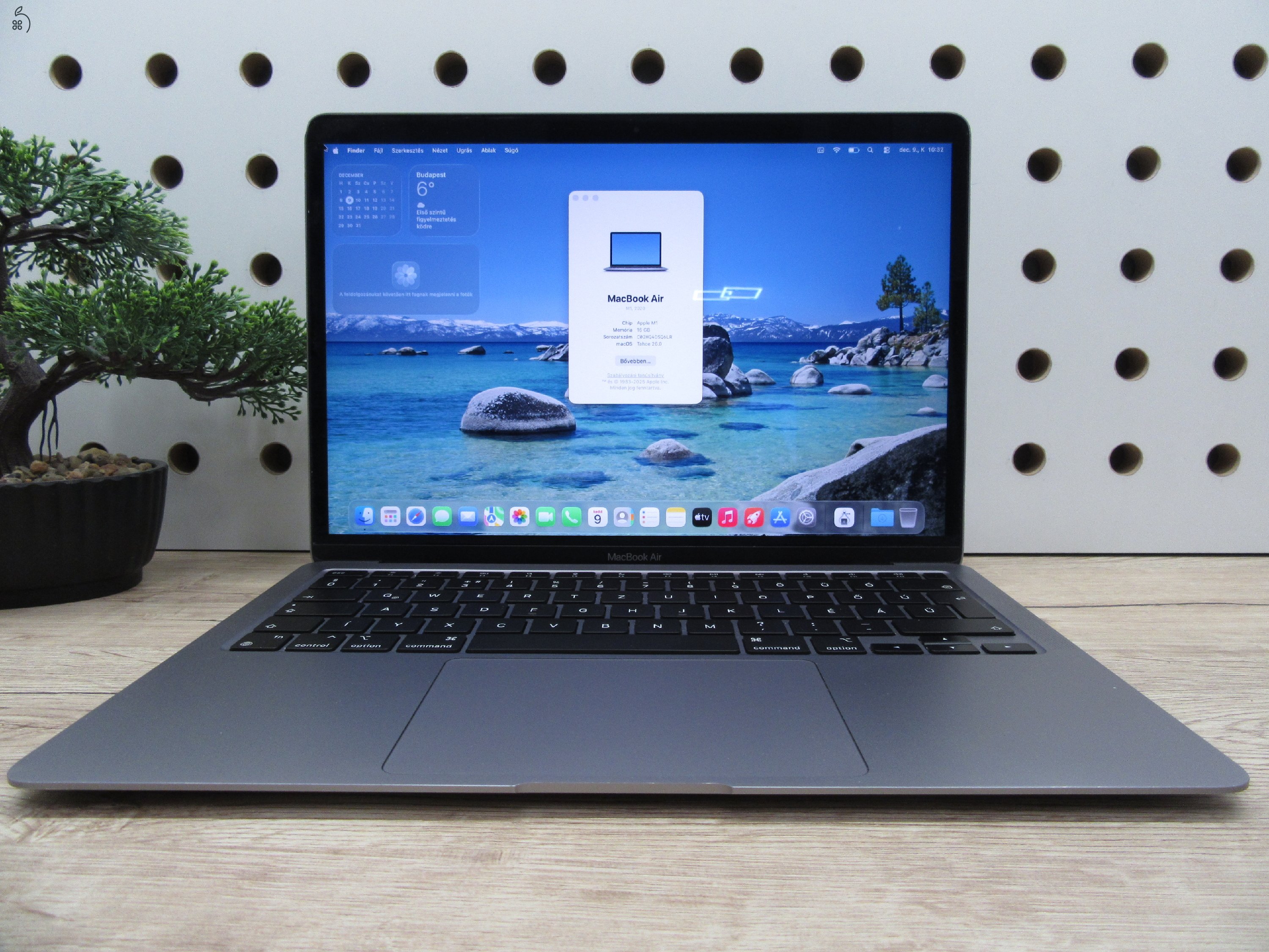 Apple MacBook Air 13” (2020, M1) – Retina, halk erő, akár 15 óra – 16 GB RAM – 256 GB SSD – Használt, szép állapot – 249 ciklus / 86% akku – 3 hónap garancia