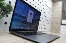 Apple MacBook Air 13” (2020, M1) – Retina, halk erő, akár 15 óra – 16 GB RAM – 256 GB SSD – Használt, szép állapot – 249 ciklus / 86% akku – 3 hónap garancia
